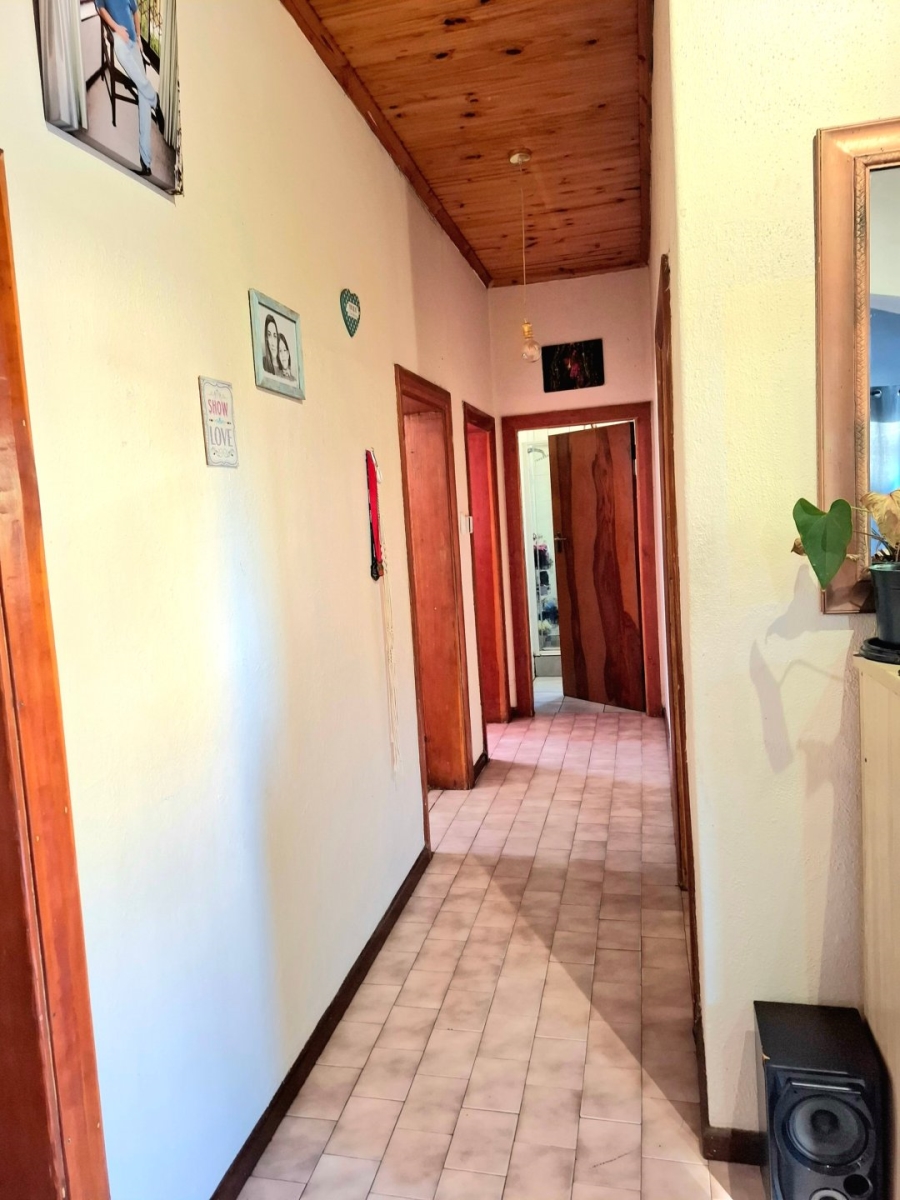 5 Bedroom Property for Sale in Oakdale Western Cape
